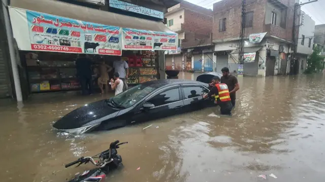 لاہور میں بارش