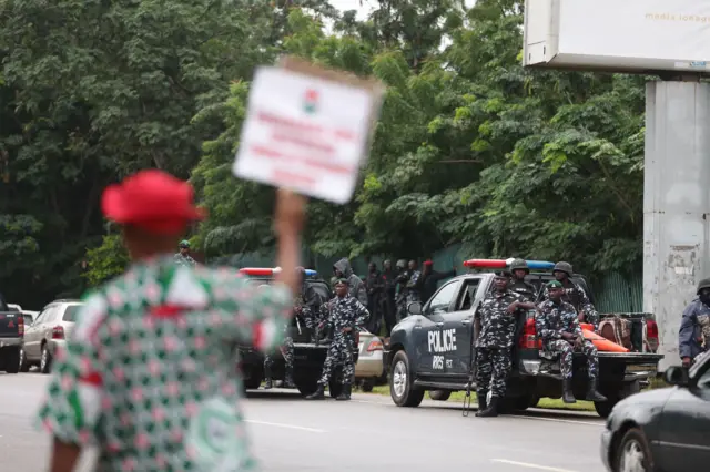 Awọn oluwọde ati ọlọpaa