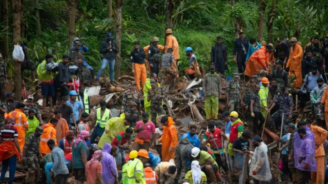 वायनाड में भूस्खलन के बाद बचाव कार्य जारी