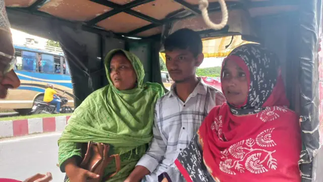 জামিনে মুক্তি পেয়ে স্বজনদের সাথে মাহিম