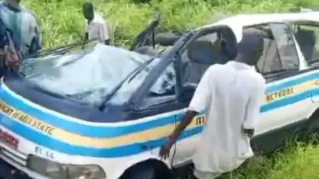 Ụgbọala ahụ kụkpọrọ