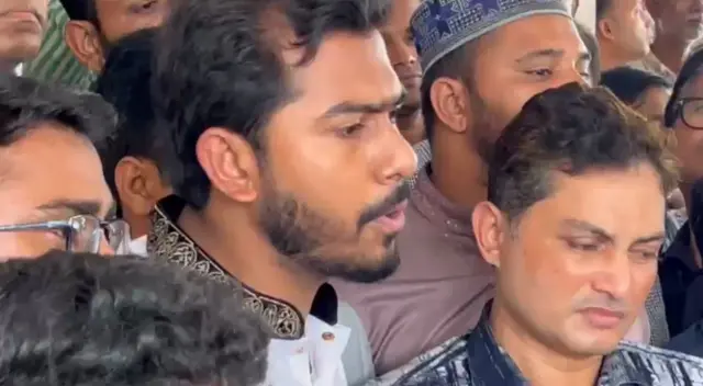 গণ অধিকার পরিষদের সভাপতি নুরুল হক নূর কথা বলছেন