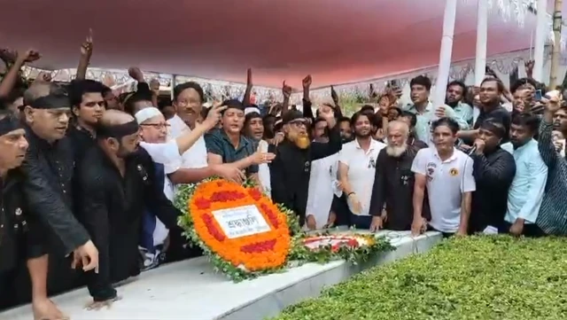 শেখ মুজিবুর রহমানের সমাধিতে পুষ্পস্তবক অর্পণ