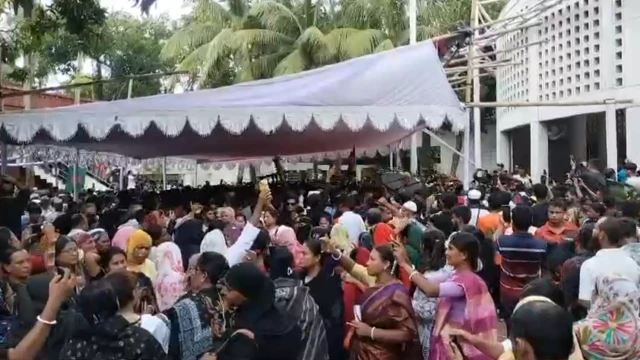 এদিনের জমায়েতে নারীদেরও অংশগ্রহণ ছিল