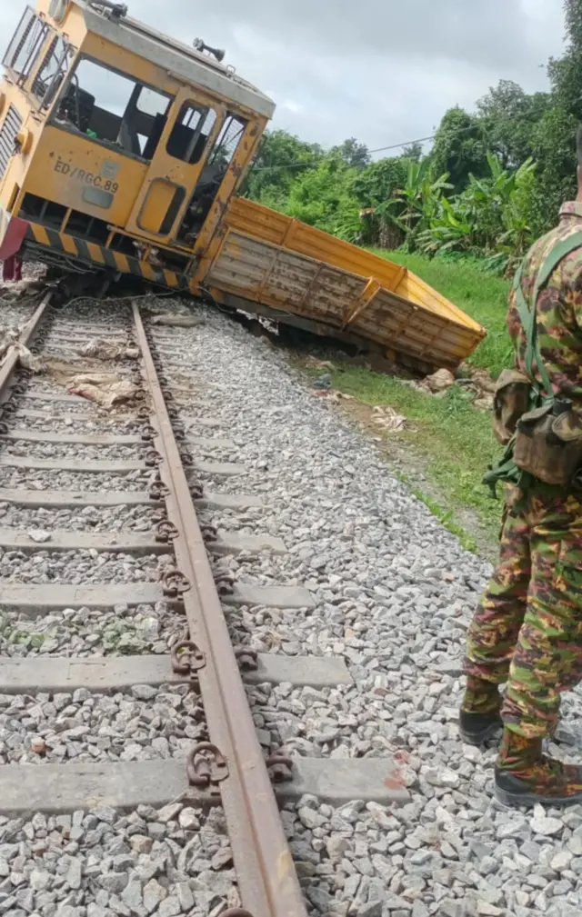 မိုင်းခွဲခံရတဲ့ လုံခြုံရေးသံလမ်းပြေးယာဉ်