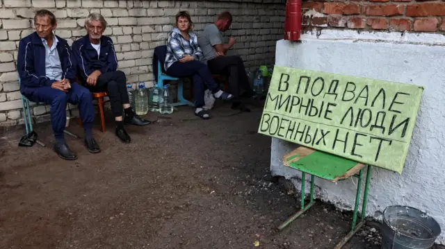 Местные жители в Судже 16 августа 2024 года