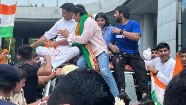 विनेश फोगाट के साथ कांग्रेस सांसद दीपेंद्र हुड्डा