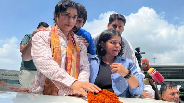 भारत पहुंची विनेश फोगाट