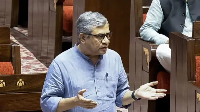संसदीय कार्यवाही के दौरान अश्विनी वैष्णव