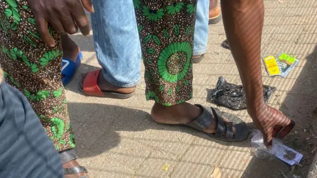 Pesin dey pick used items for ground