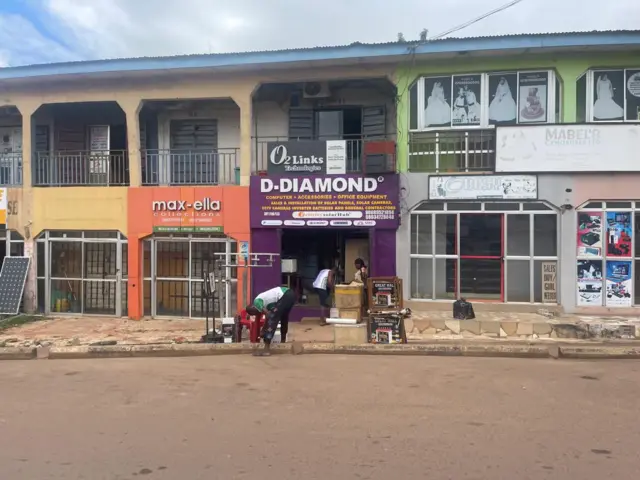 Some shops sha neva fully open
