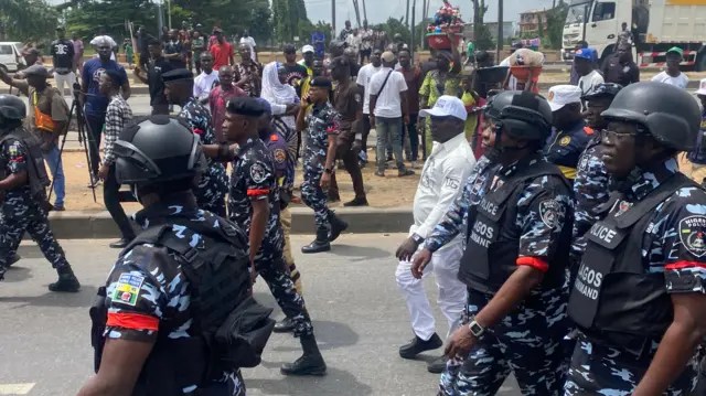 Men of di Nigeria police dey walk around di protest ground
