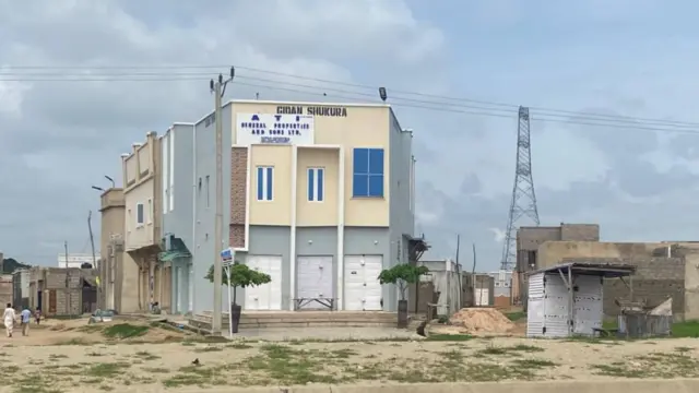 Foto of closed shop for Kano