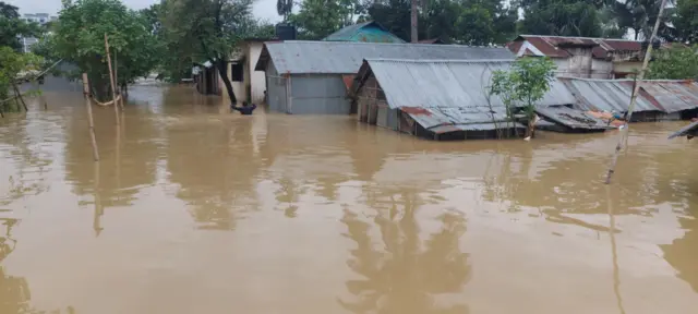 মৌলভীবাজারের অনেক ঘরবাড়ি পানিতে তলিয়ে গেছে