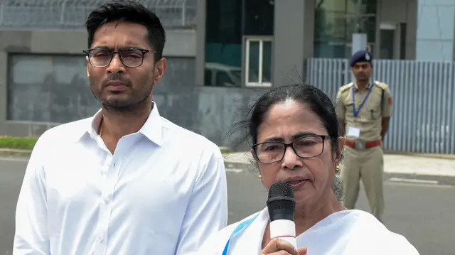 ममता बनर्जी के साथ अभिषेक बनर्जी