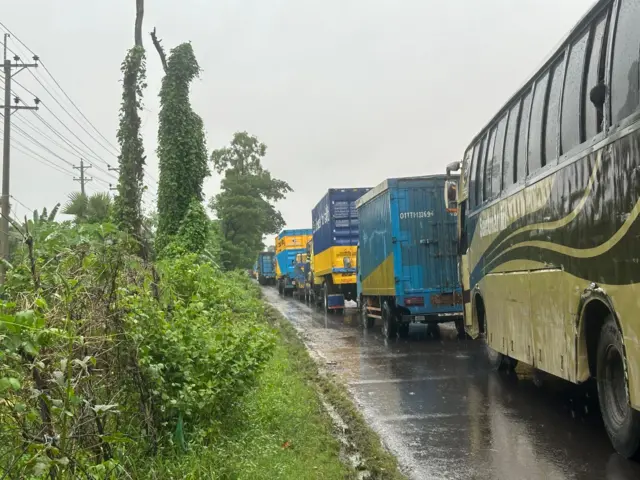 ঢাকা-চট্টগ্রামে দীর্ঘ যানজট সৃষ্টি হয়েছে