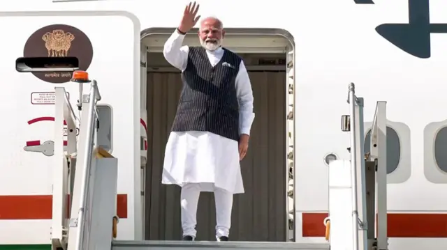 पोलैंड पहुंचने के बाद प्रधानमंत्री नरेंद्र मोदी