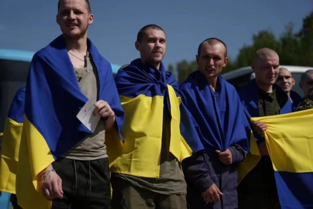 Украинские военные вернулись из российского плена