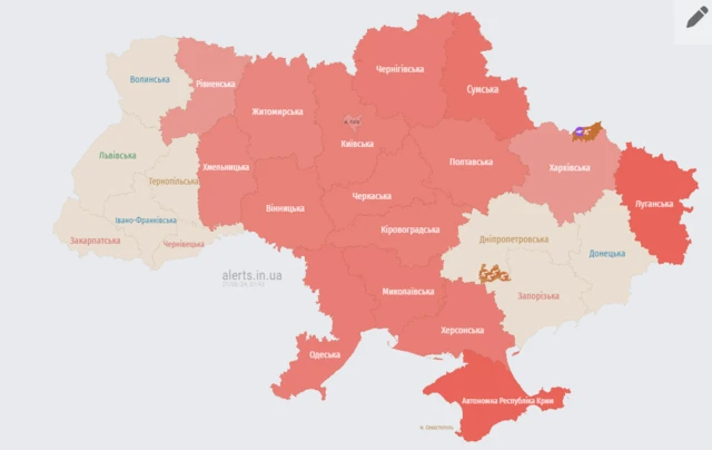 Карта воздушной тревоги по областям Украины на 01:45 по местному времени