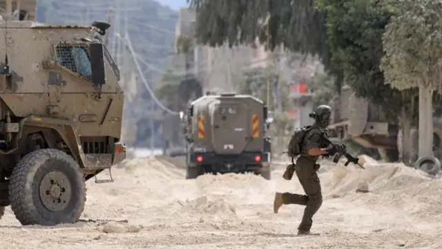 Loltuu Israa'el yeroo kaampii Nuur Shamis biratti mul'atu