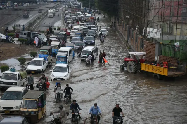 کراچی سمیت سندھ کی ساحلی پٹی پر موسلا دھار بارشوں کی پیش گوئی