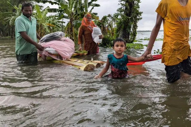 ফেনীতে দেখা দেয় আকস্মিক বন্যা