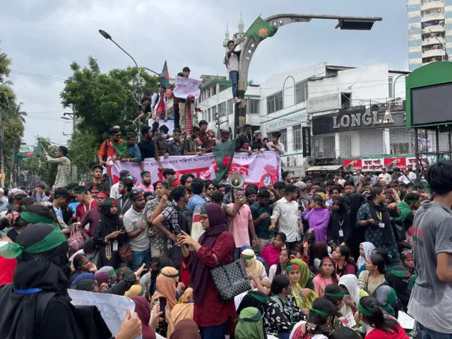 ঢাকার সাইন্সল্যাবে বিক্ষোভ