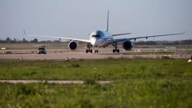 Xiyyaara lafaa ka'uuf jedhu