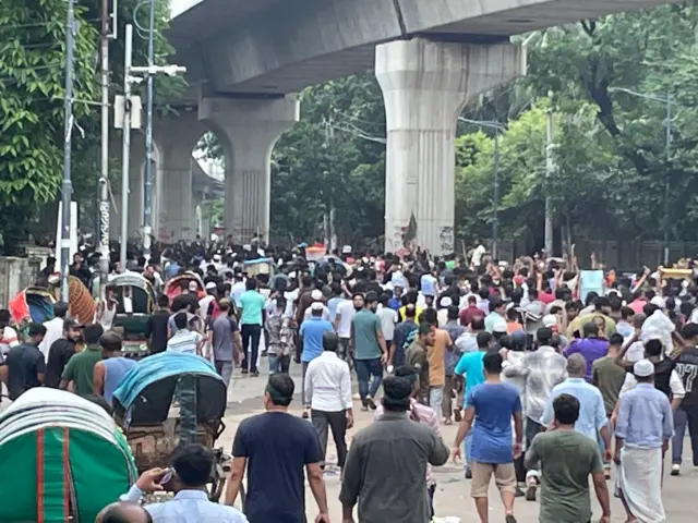 শাহবাগে জড়ো হচ্ছেন আন্দোলনকারীরা