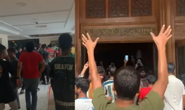 शेख़ हसीना के इस्तीफ़ा देने के बाद प्रदर्शनकारी प्रधानमंत्री कार्यालय में घुस गए.