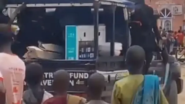 Awọn oluwọde kan atawọn ẹru ti wọn ji ko