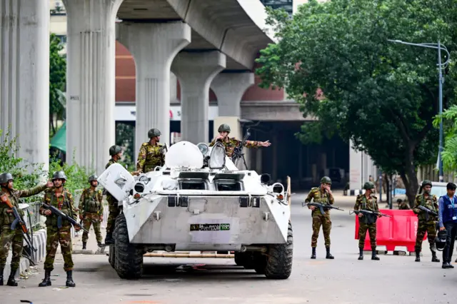 সেনা পাহারা