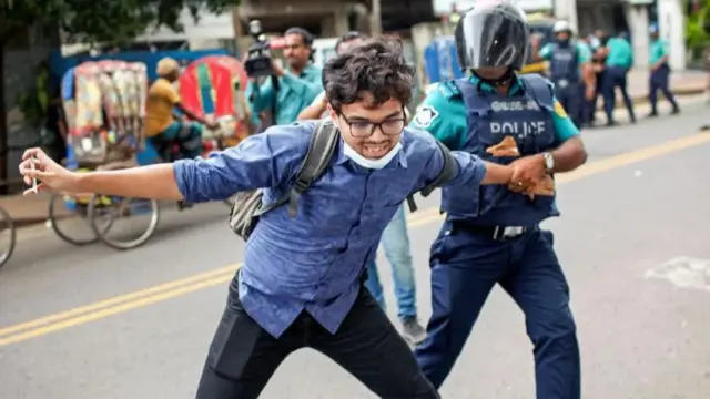 Maandamano hayo yameenea zaidi ya wanafunzi na kuwa harakati pana