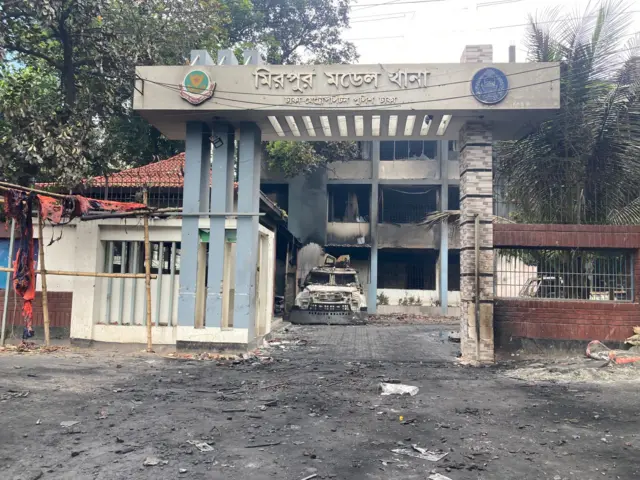 হামলার পর মিরপুর মডেল থানা