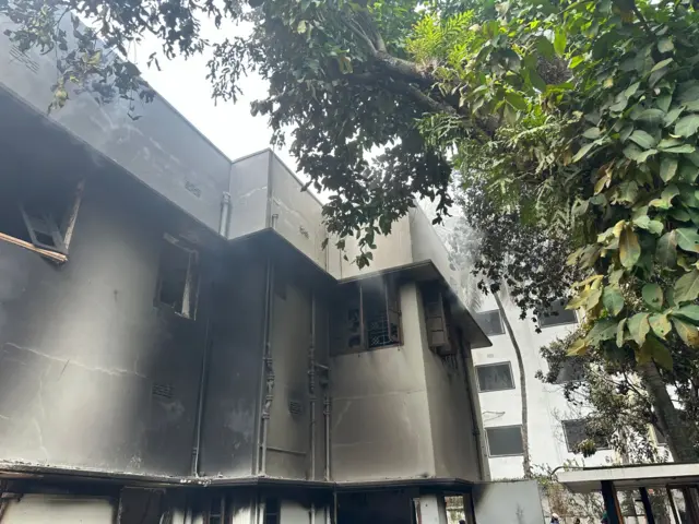 ধানমন্ডির ৩২ নম্বরে বঙ্গবন্ধুর বাড়িতে হামলা চালানো হয়েছে