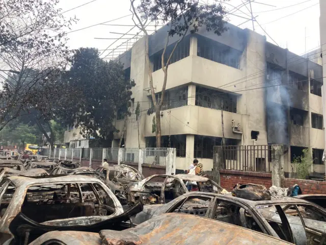 ভাটারা থানায় হামলা