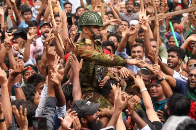 Ụmụakwụkwọ na-eme ngagharịiwe na Bangladesh