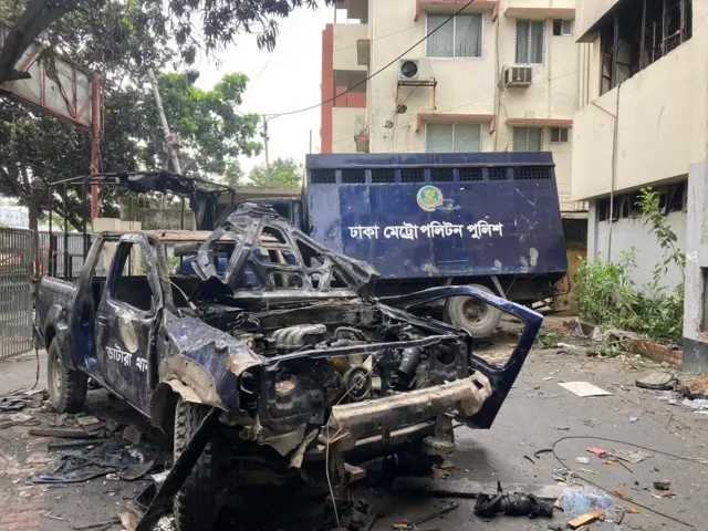 ভাটারা থানায় হামলা