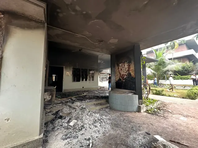 ধানমন্ডির ৩২ নম্বরে বঙ্গবন্ধুর বাড়িতে হামলা চালানো হয়েছে