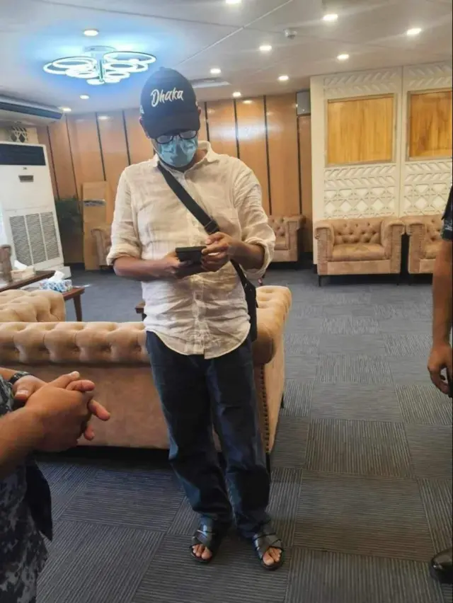 বিমানবন্দরে জুনাইদ আহমেদ পলক