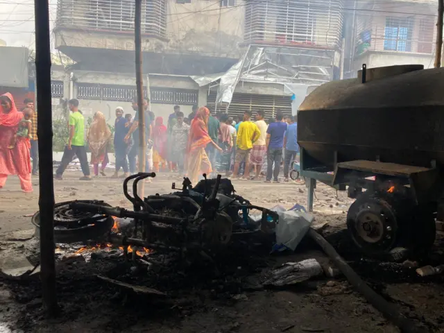 বাড্ডা থানায় অগ্নিসংযোগ