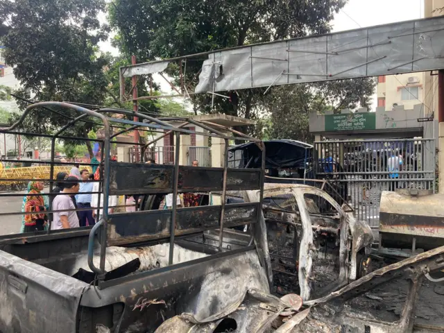 ভাটারা থানায় হামলা