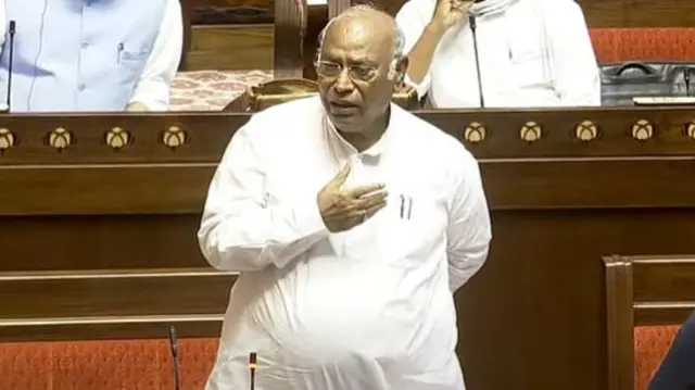 राज्यसभा में बोलते हुए मल्लिकार्जुन खड़गे