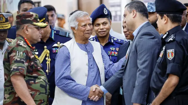 MM Baangilaadesh Sheek Hasinaan Hindiitti erga baqatanii guyyoota muraasa booda xiyyaaraan Mohaammad Yunus biyyatti deebi’an