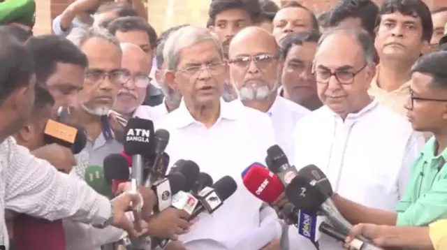 বাংলাদেশ অর্থোপেডিক হাসপাতালে আহতদের দেখতে গিয়ে সাংবাদিকদের সাথে কথা বলেন বিএনপি মহাসচিব মির্জা ফখরুল ইসলাম আলমগীর