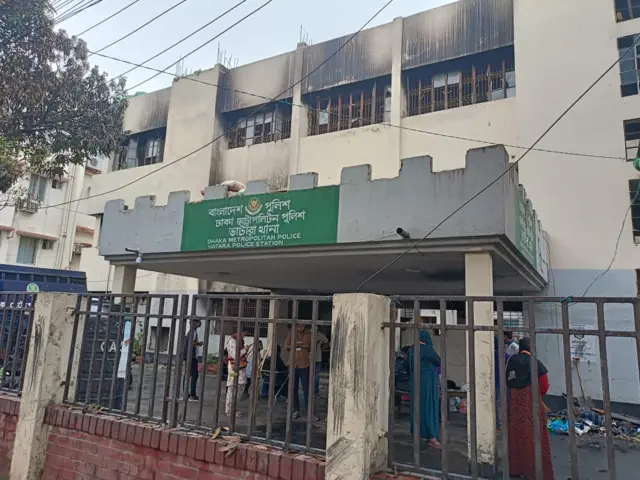 বাকি নেই থানার ভেতরে থাকা কোনো আসবাব