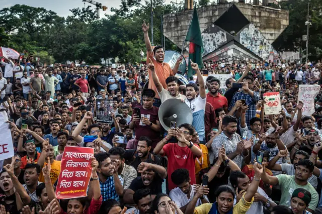 শাহবাগে সনাতন ধর্মাবলম্বীদের সমাবেশ