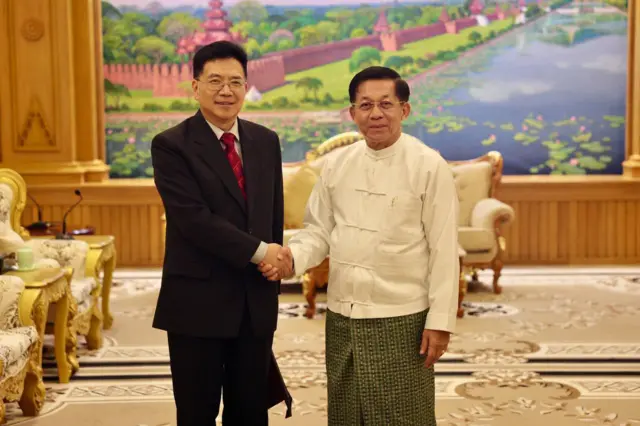 စစ်ခေါင်းဆောင်နဲ့ တရုတ်အထူးကိုယ်စားလှယ်