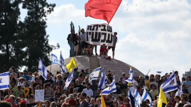 इसराइल में बंधकों की रिहाई को लेकर प्रदर्शन