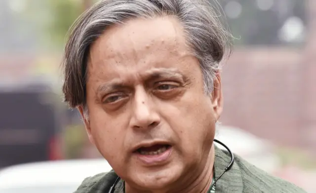 शशि थरूर